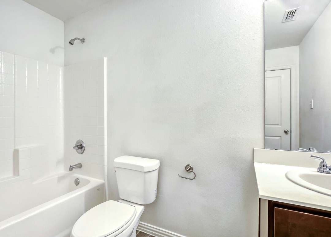Longview House: 1105 Rex Ln