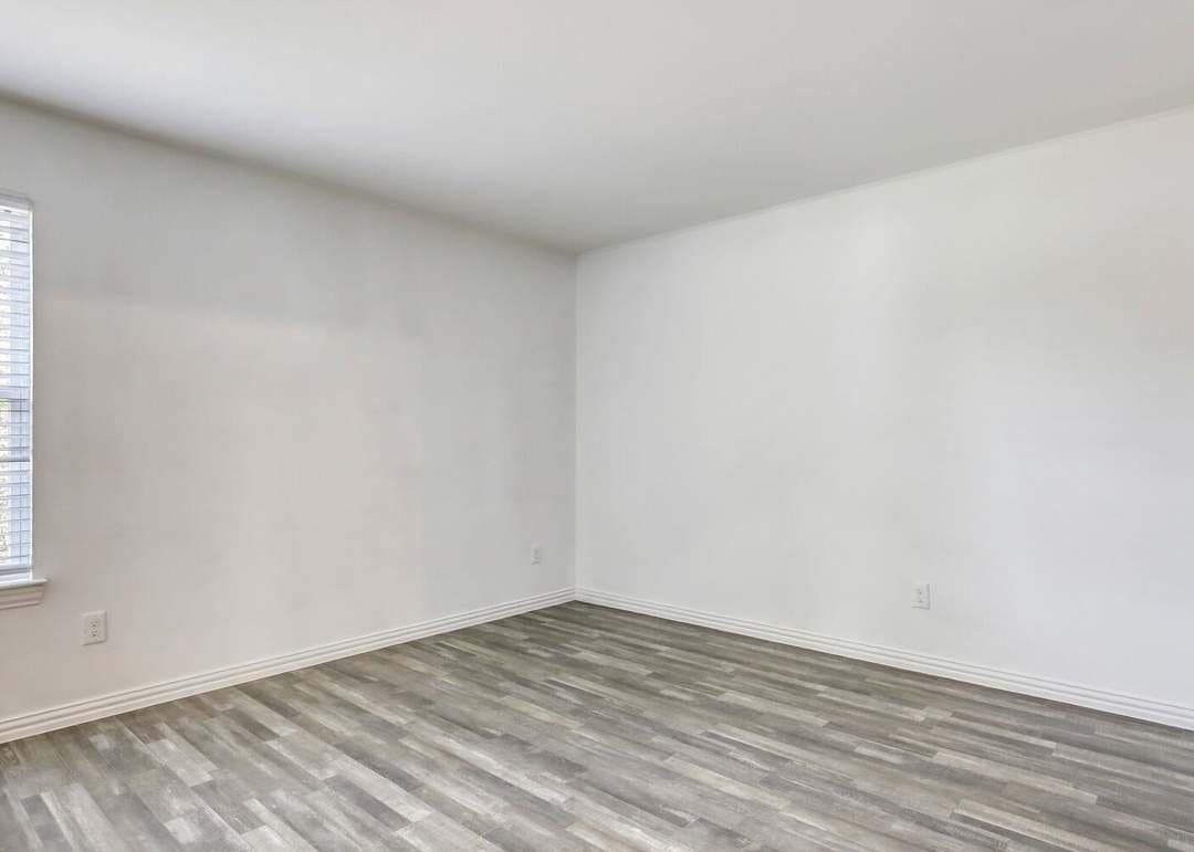 Longview House: 1105 Rex Ln