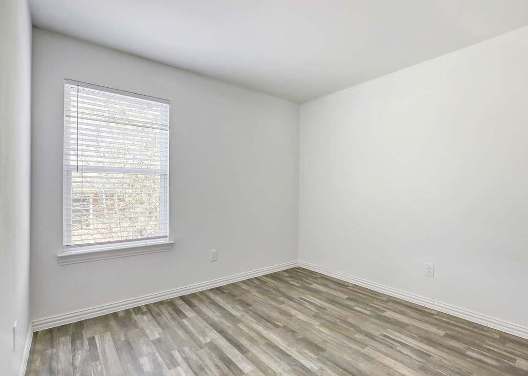Longview House: 1105 Rex Ln