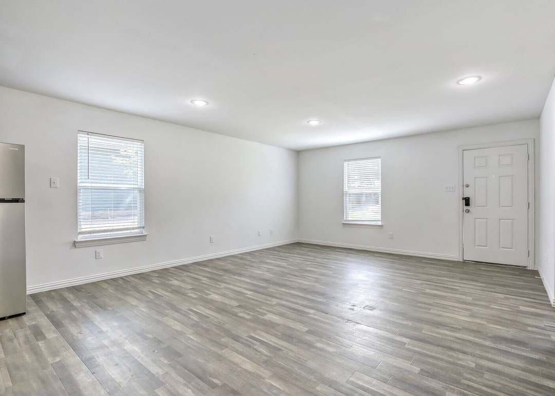 Longview House: 1105 Rex Ln