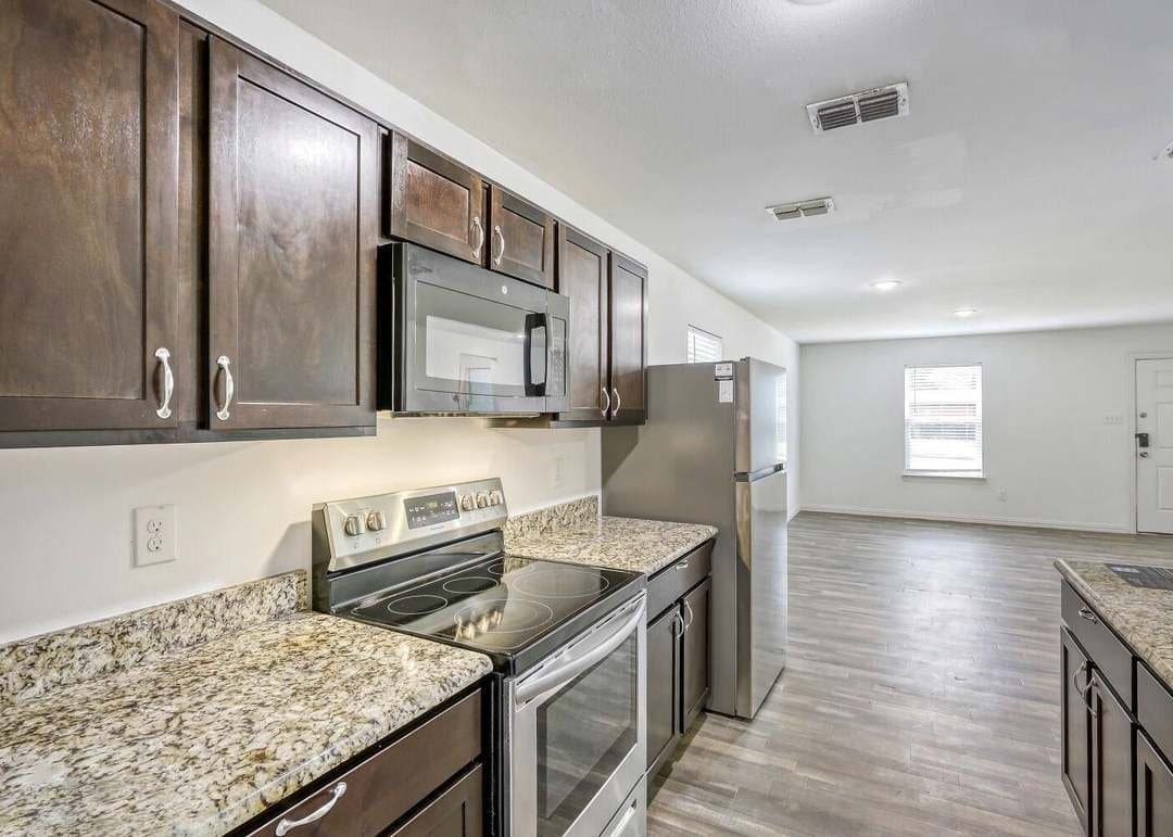 Longview House: 1105 Rex Ln