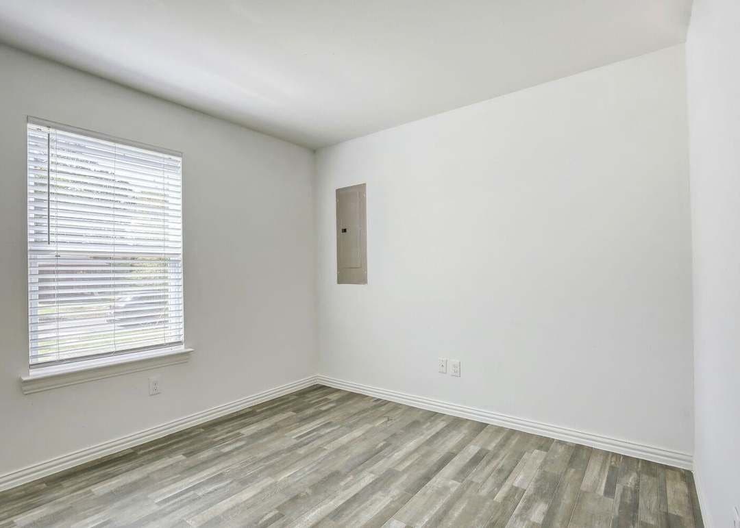 Longview House: 1105 Rex Ln