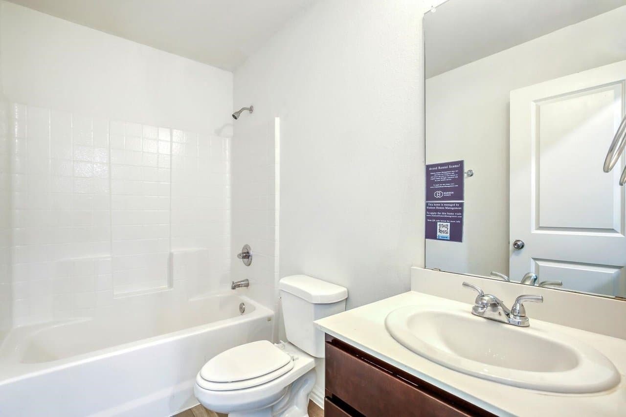 Longview House: 1105 Rex Ln