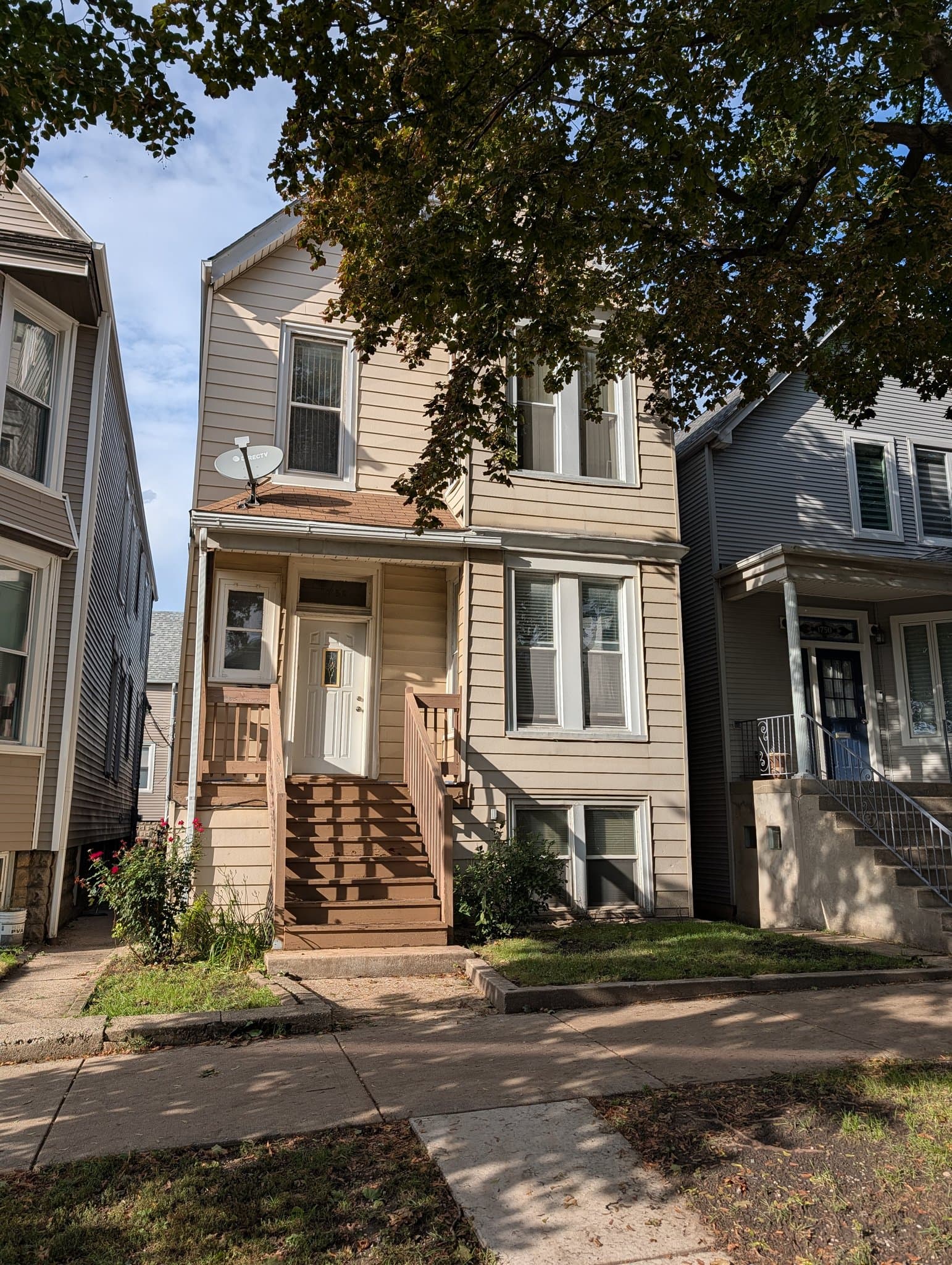 Chicago Multiplex: 1752 W School St Unit 1
