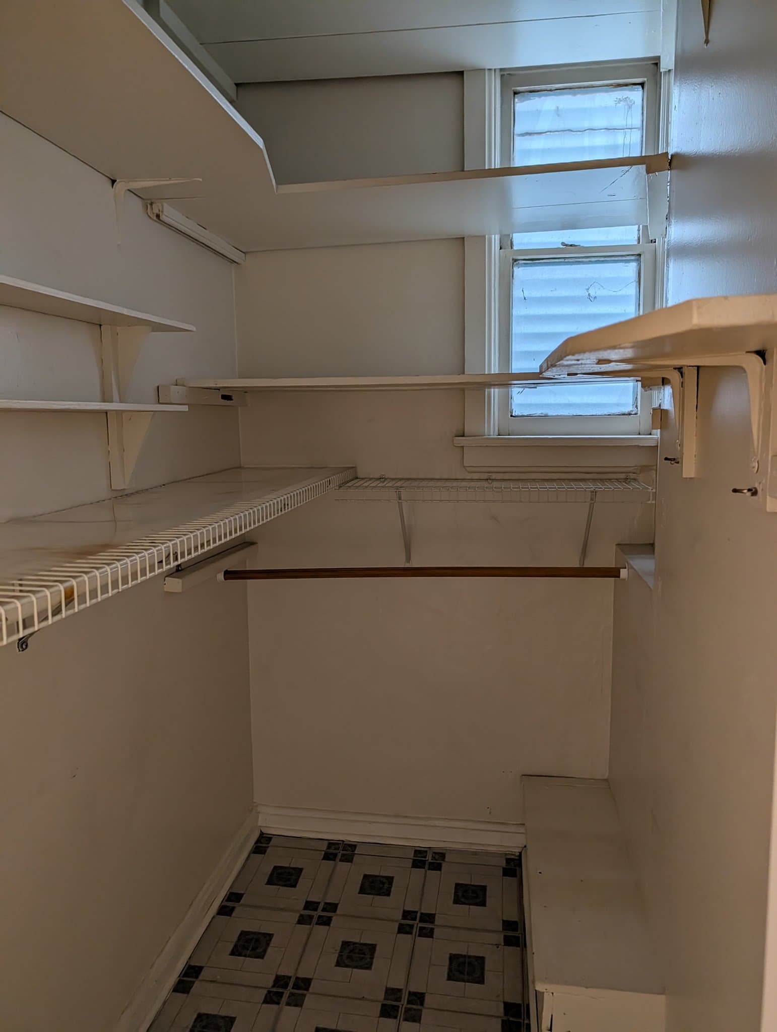 Chicago Multiplex: 1752 W School St Unit 1
