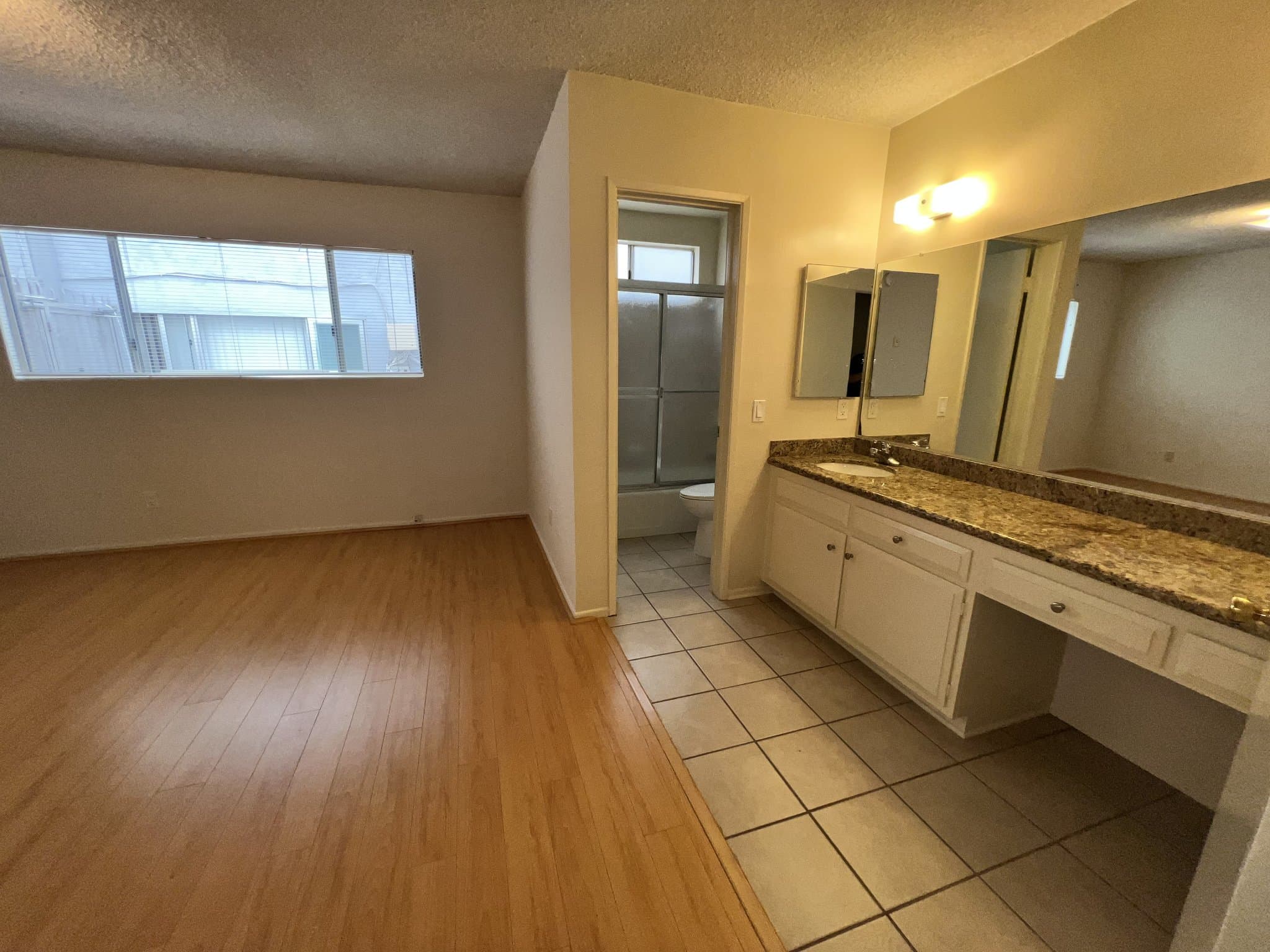 Los Angeles Apartment: 4072 Inglewood Blvd.