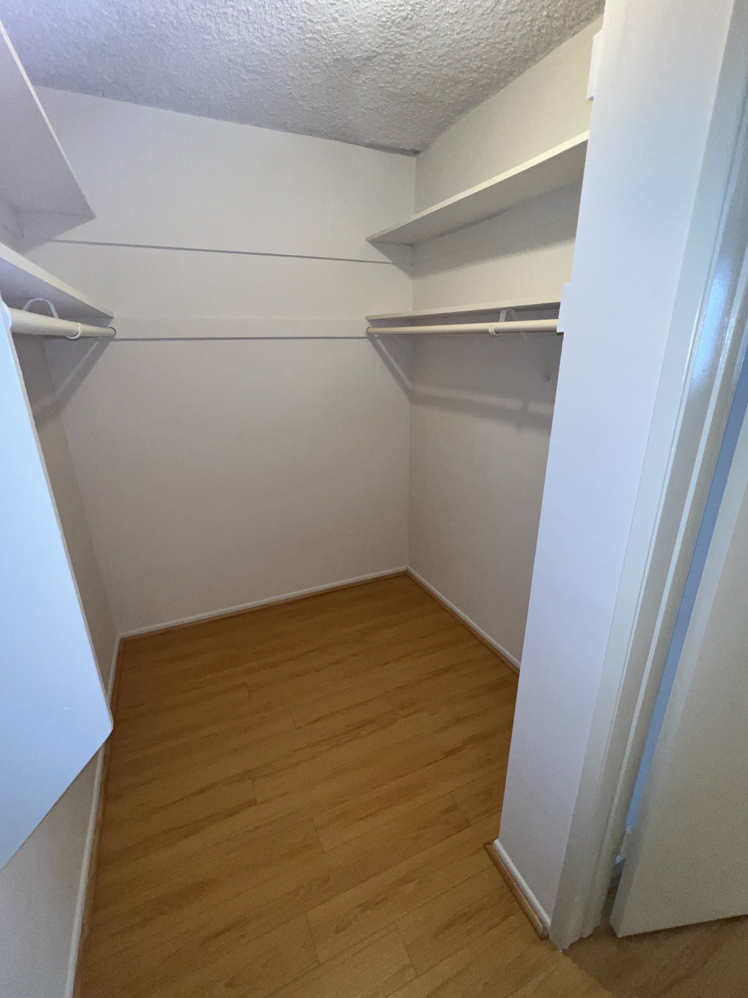 Los Angeles Apartment: 4072 Inglewood Blvd.