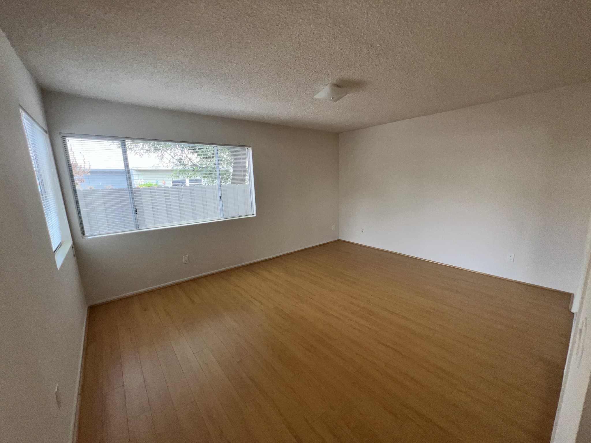 Los Angeles Apartment: 4072 Inglewood Blvd.