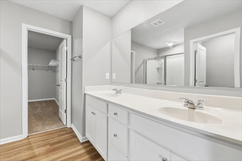 Hampton House: 337 Amsterdam Way