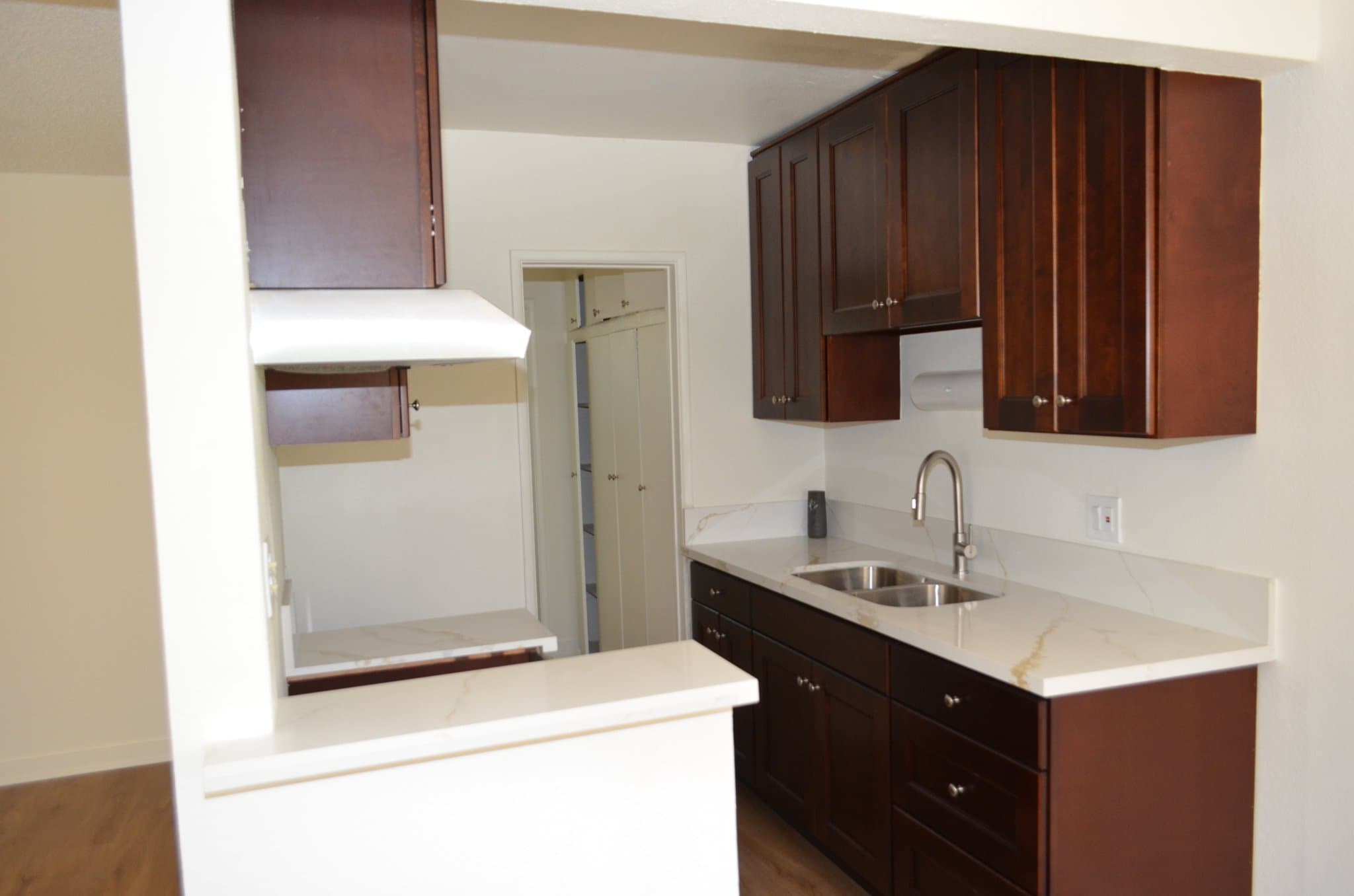 Van Nuys Apartment: 13463 Vanowen St