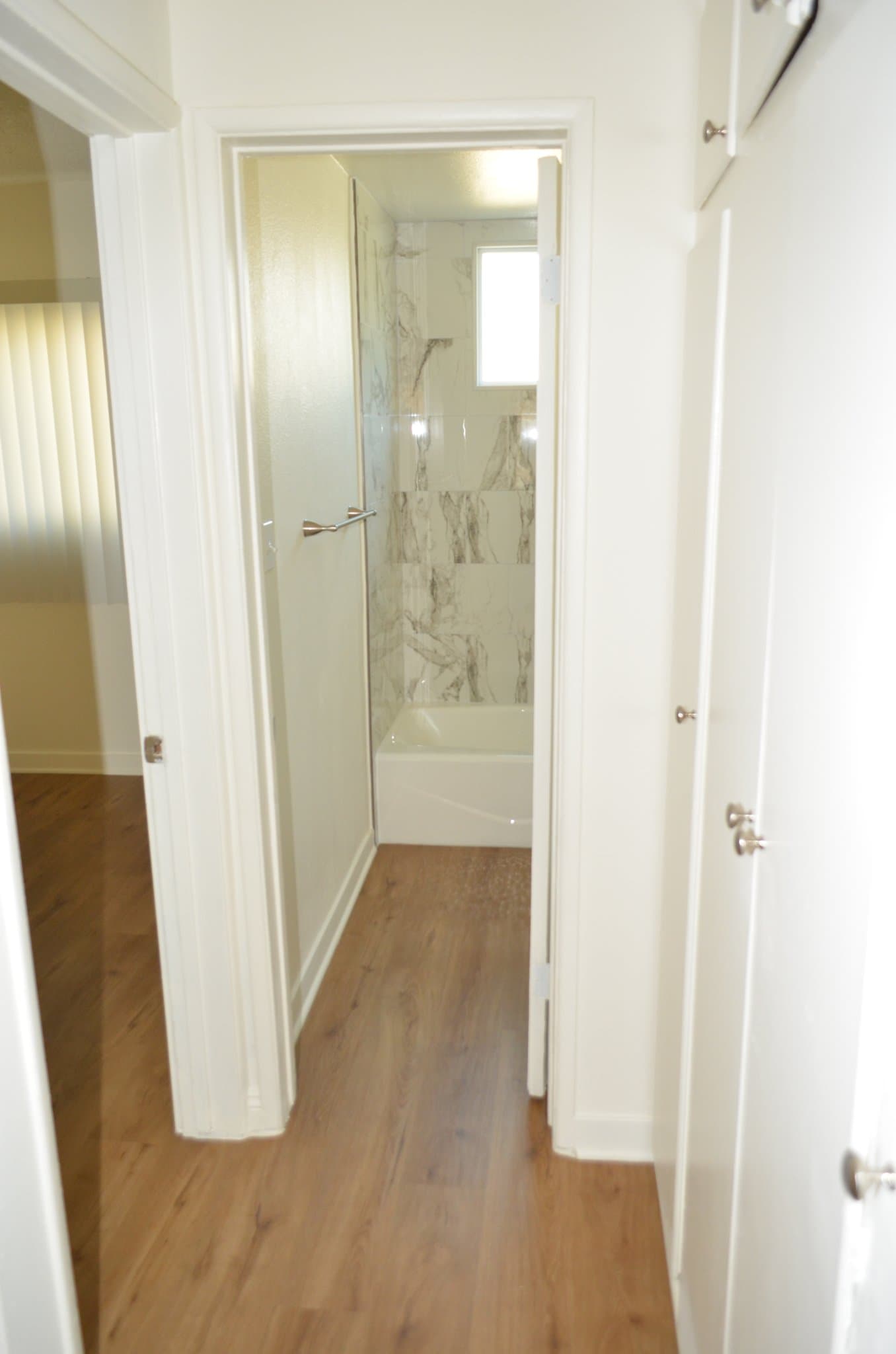 Van Nuys Apartment: 13463 Vanowen St