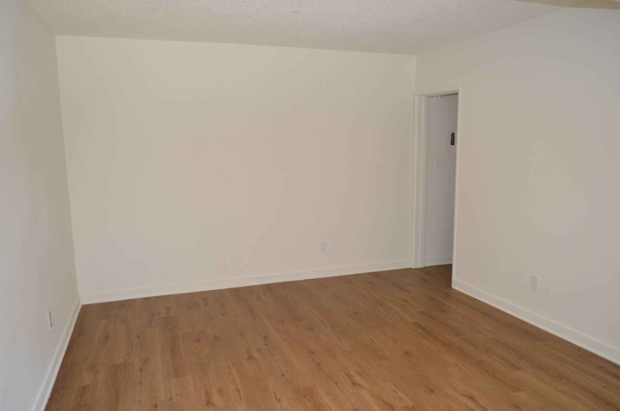 Van Nuys Apartment: 13463 Vanowen St
