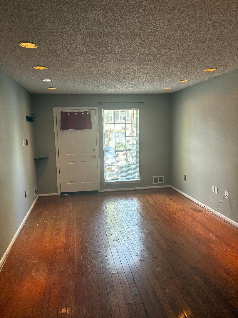 Newark Townhome: 16 Boston Ct