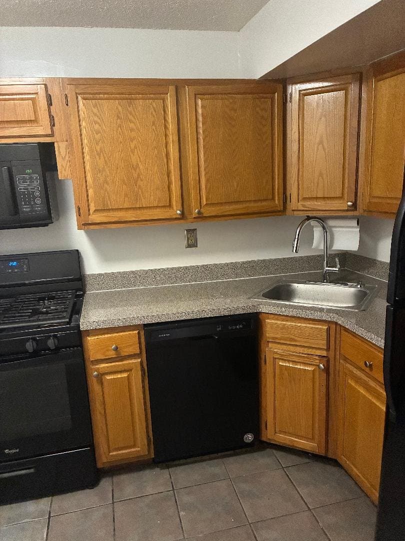 Newark Townhome: 16 Boston Ct