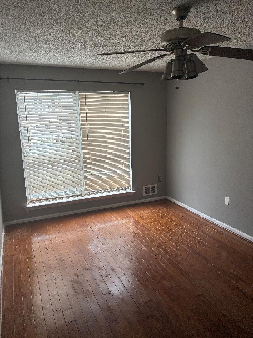 Newark Townhome: 16 Boston Ct