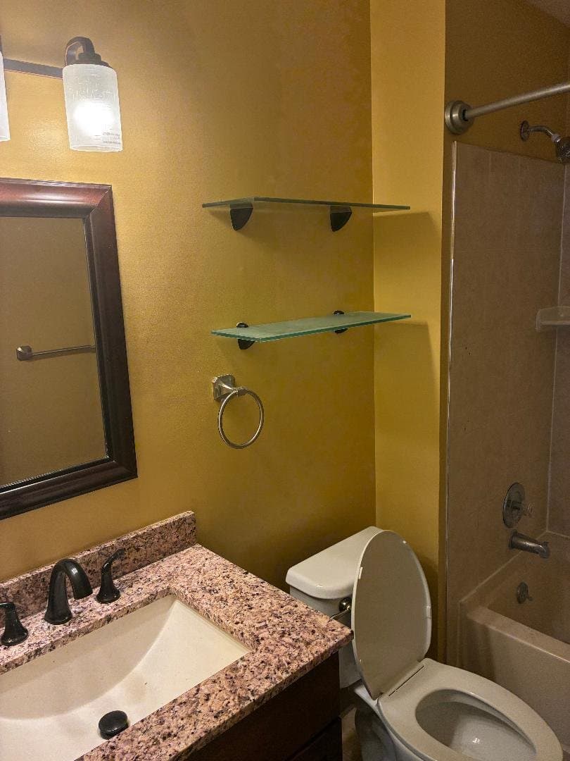 Newark Townhome: 16 Boston Ct