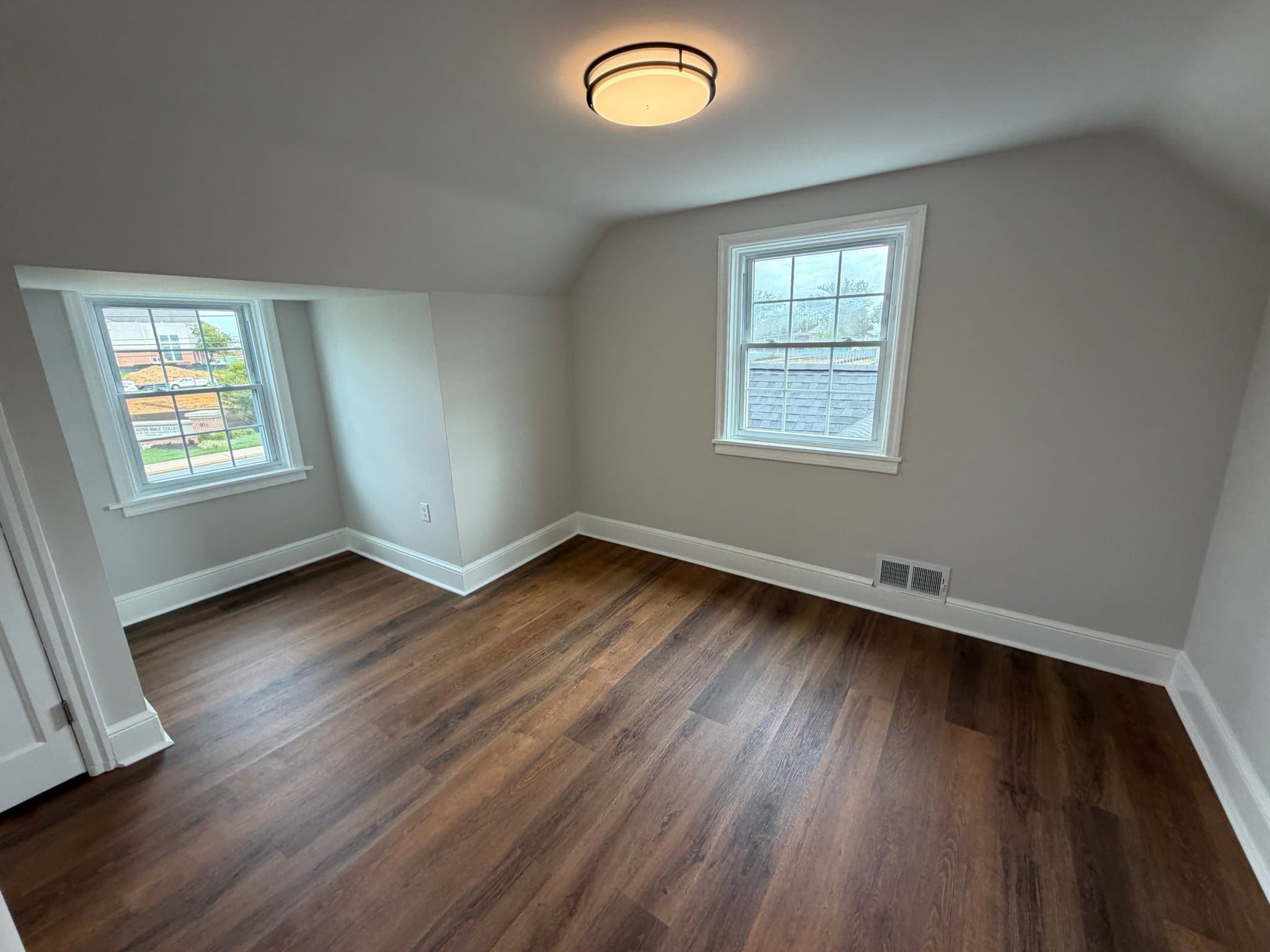 Lancaster House: 864 Eden Road