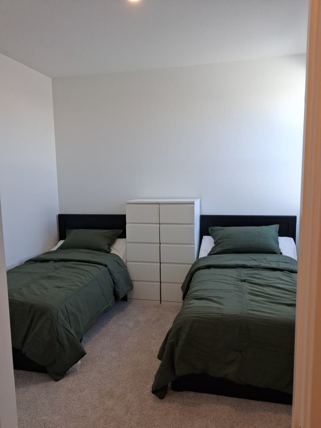 Roseville Single Room: 5000 Super Moon Way
