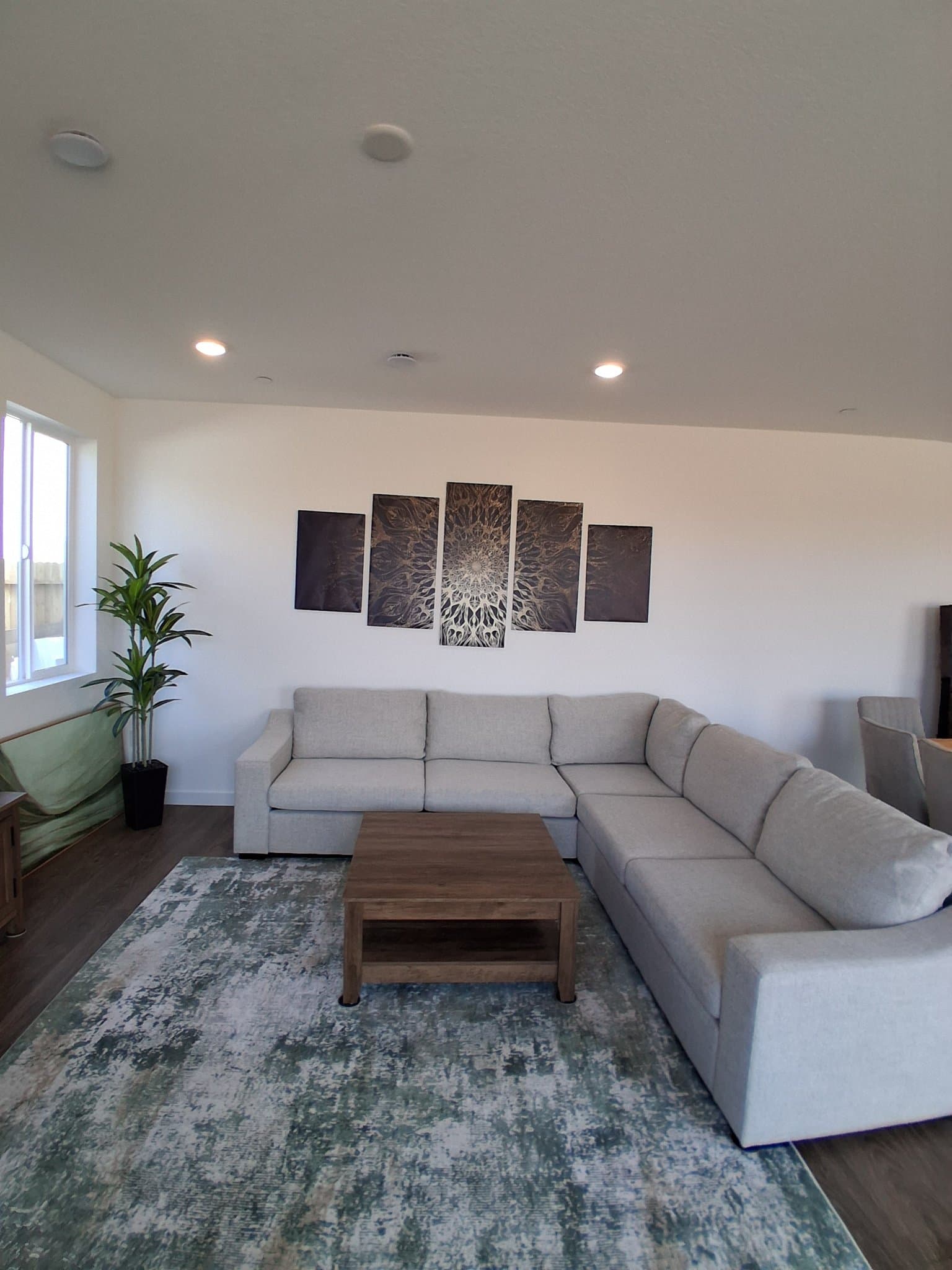 Roseville Single Room: 5000 Super Moon Way