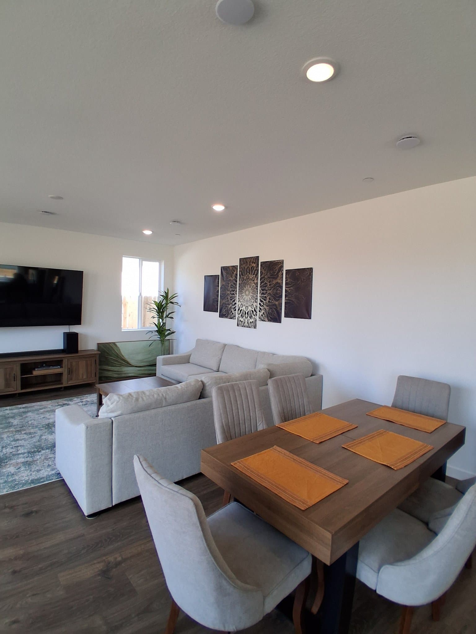 Roseville Single Room: 5000 Super Moon Way