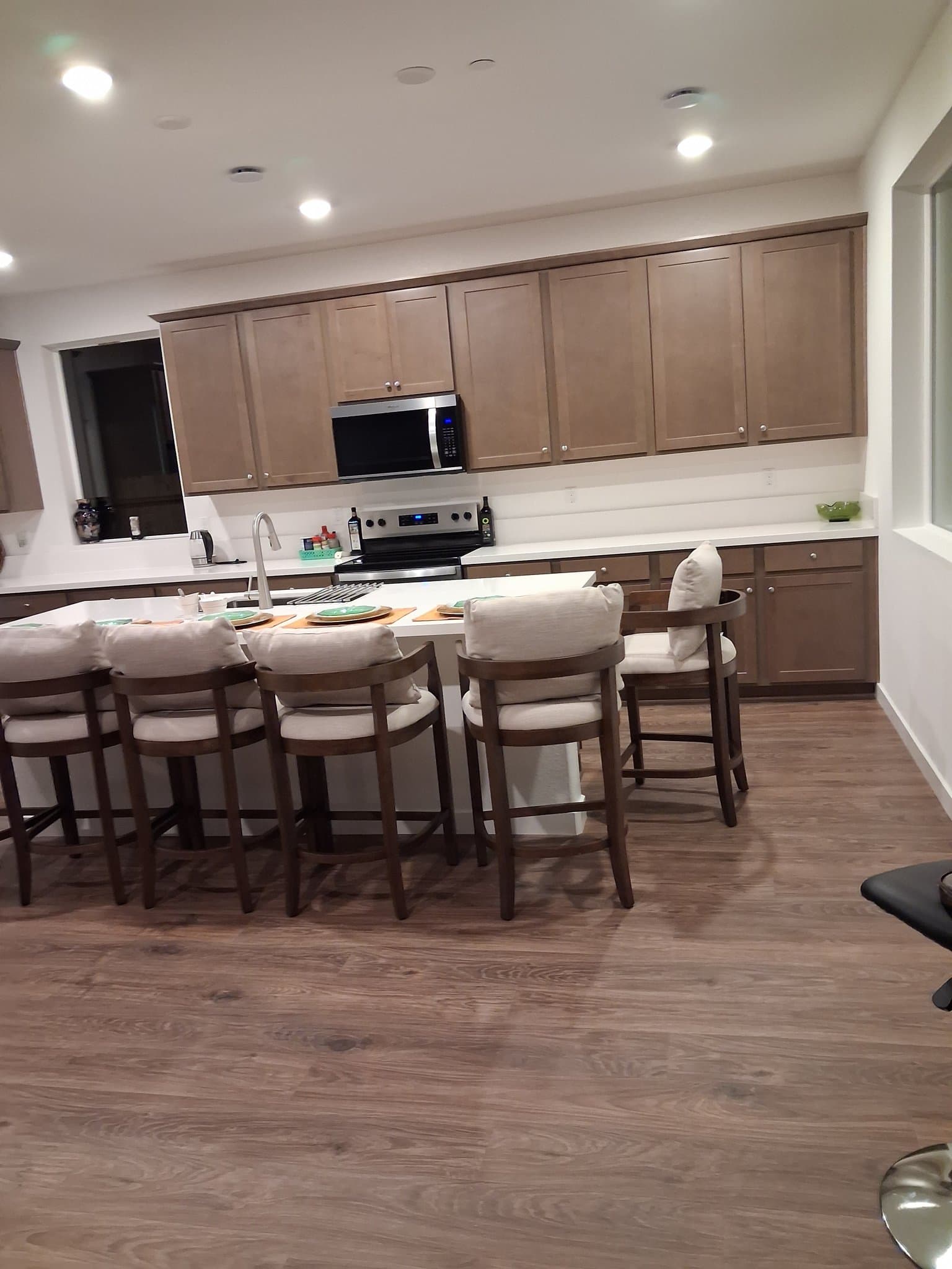 Roseville Single Room: 5000 Super Moon Way