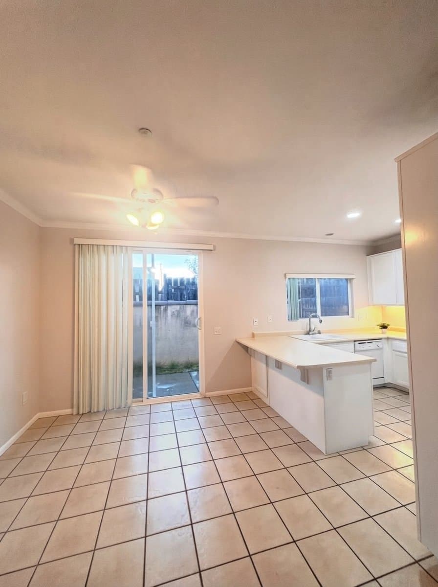 El Cajon Townhome: 547 Hart Dr