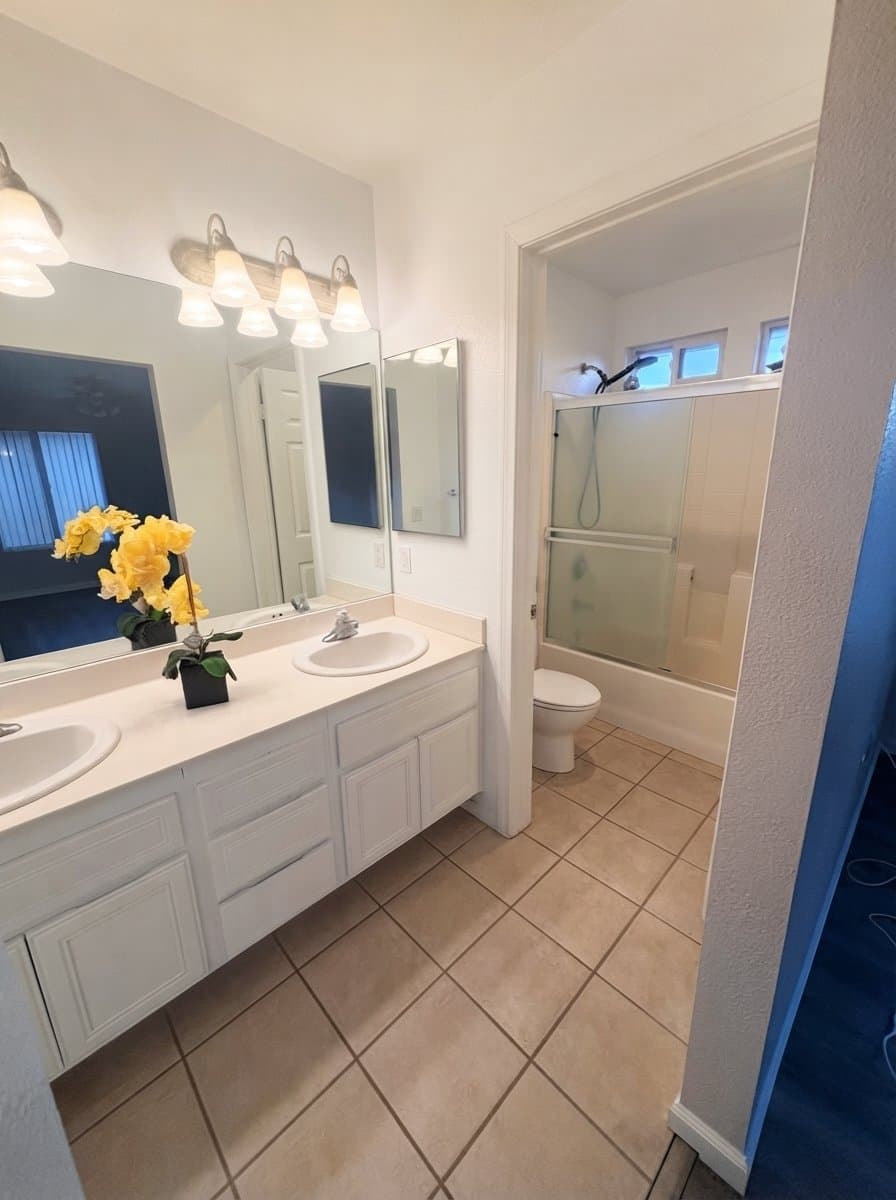 El Cajon Townhome: 547 Hart Dr