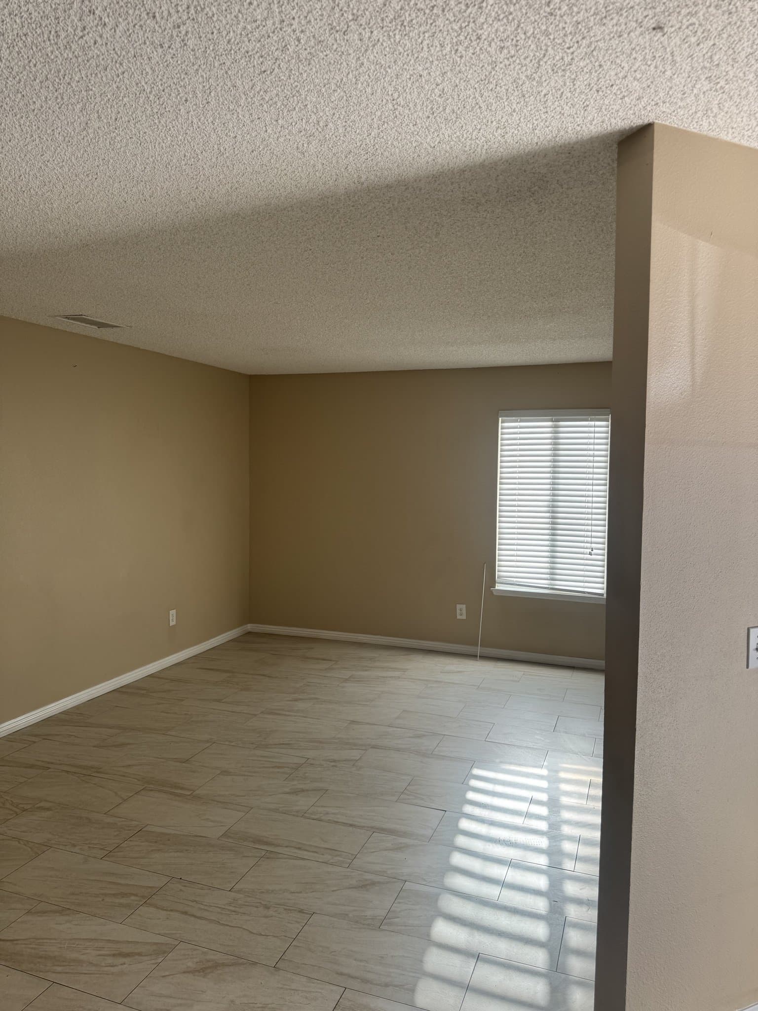 hesperia House: 14373 Linden St Hesperia, CA