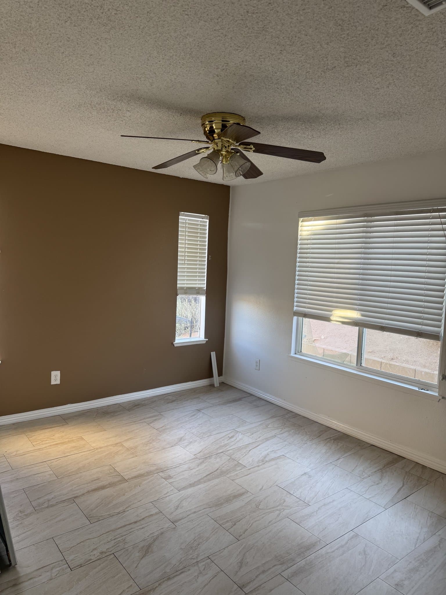 hesperia House: 14373 Linden St Hesperia, CA