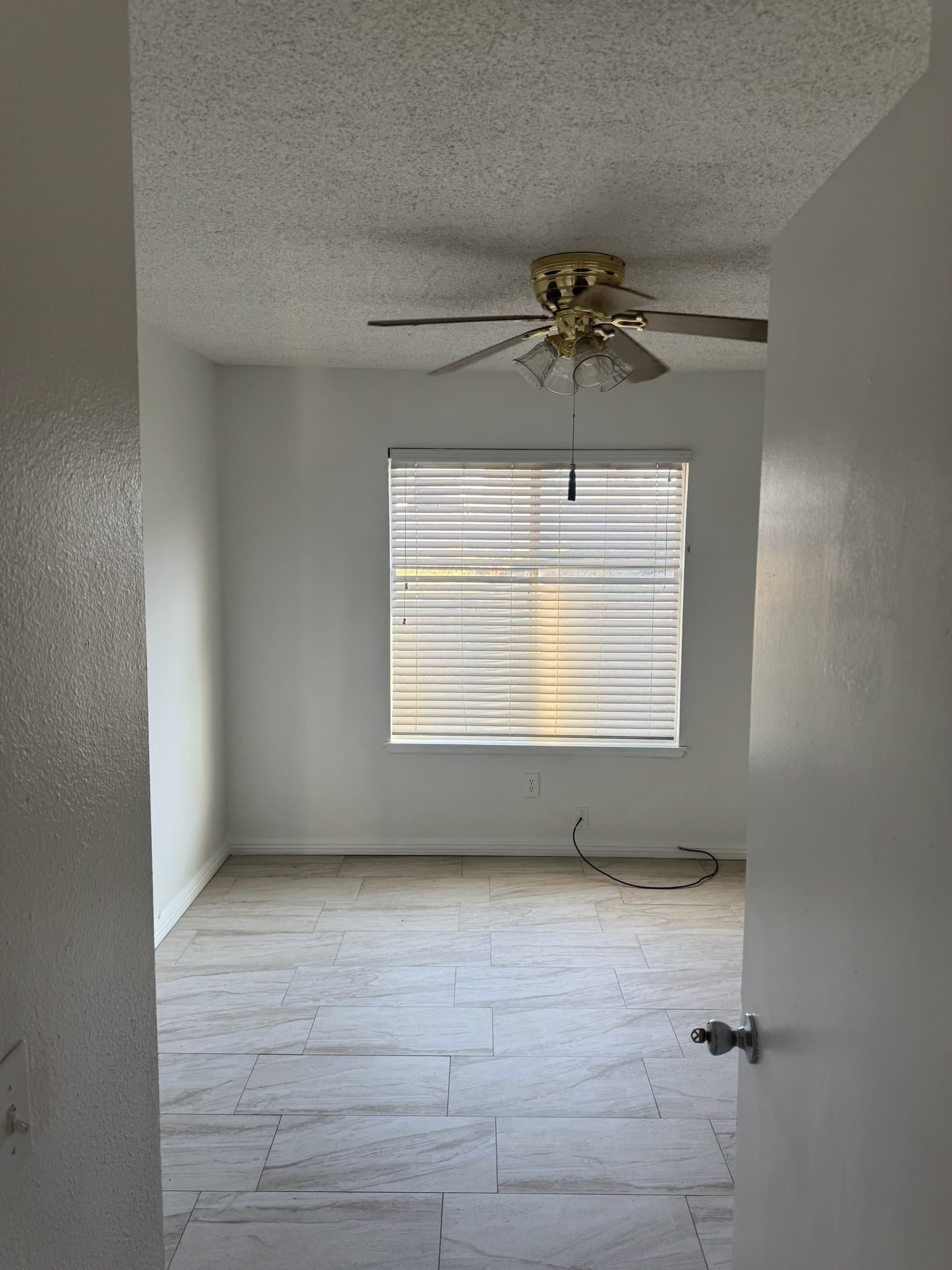 hesperia House: 14373 Linden St Hesperia, CA