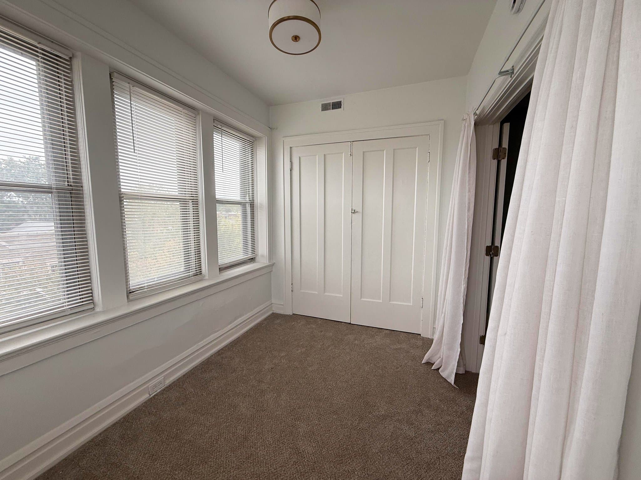 St Louis Apartment: 4909 Lansdowne