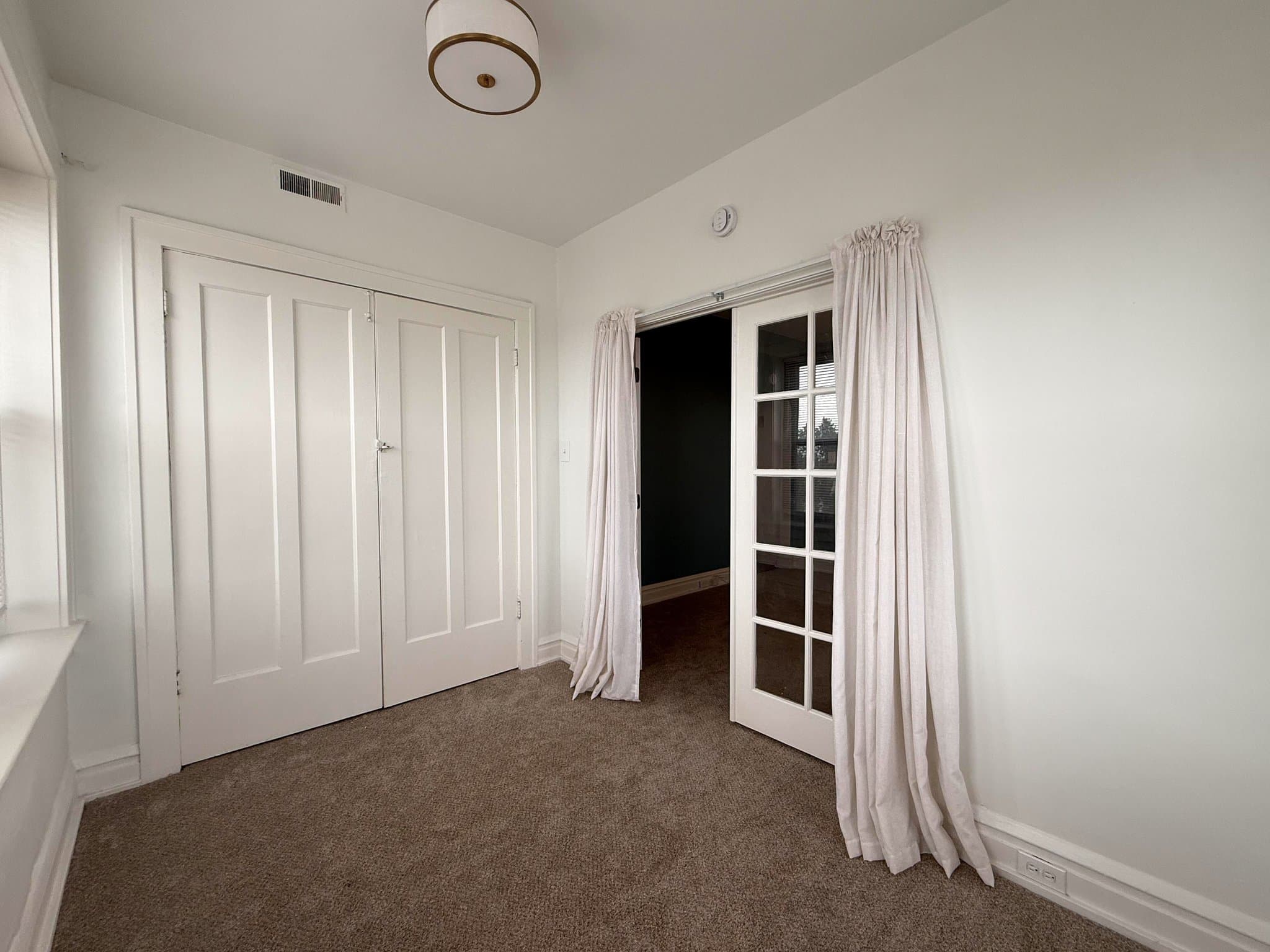 St Louis Apartment: 4909 Lansdowne