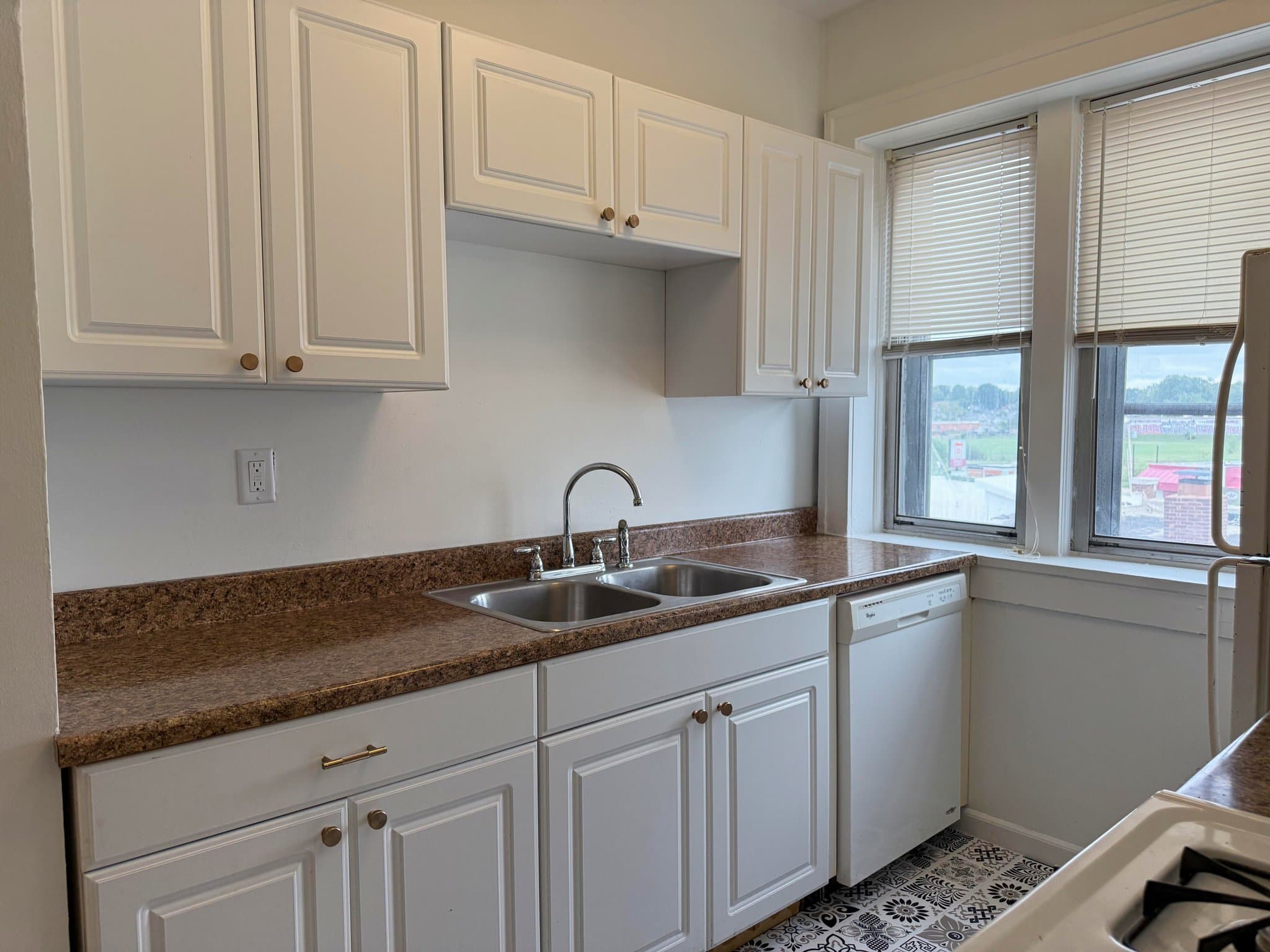 St Louis Apartment: 4909 Lansdowne