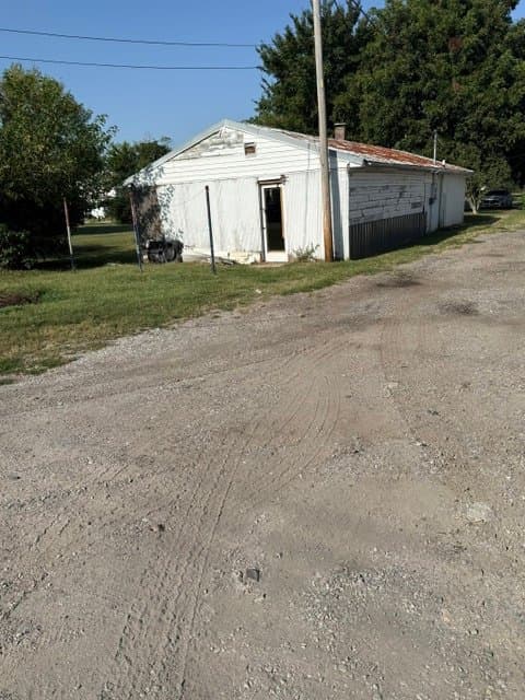 Centralia House: 327 N Hickory St.
