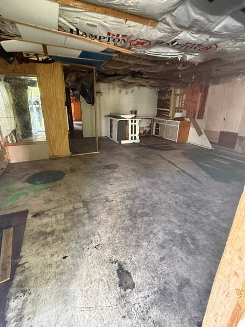 Centralia House: 327 N Hickory St.