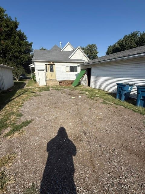 Centralia House: 327 N Hickory St.