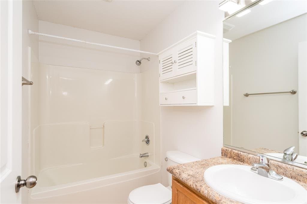Urbandale Townhome: 15229 Alpine Dr