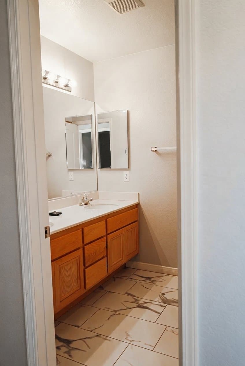Lancaster House: 42336 Camden Way