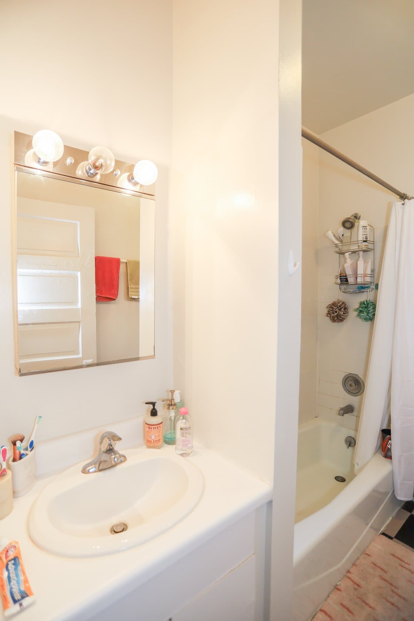 Chicago Apartment: 2808 Halsted