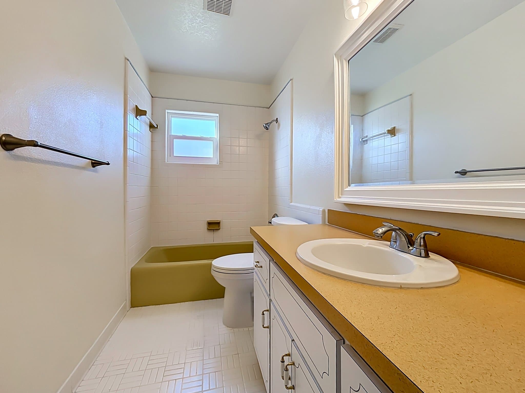 Winter Haven House: 185 Lagoon Rd