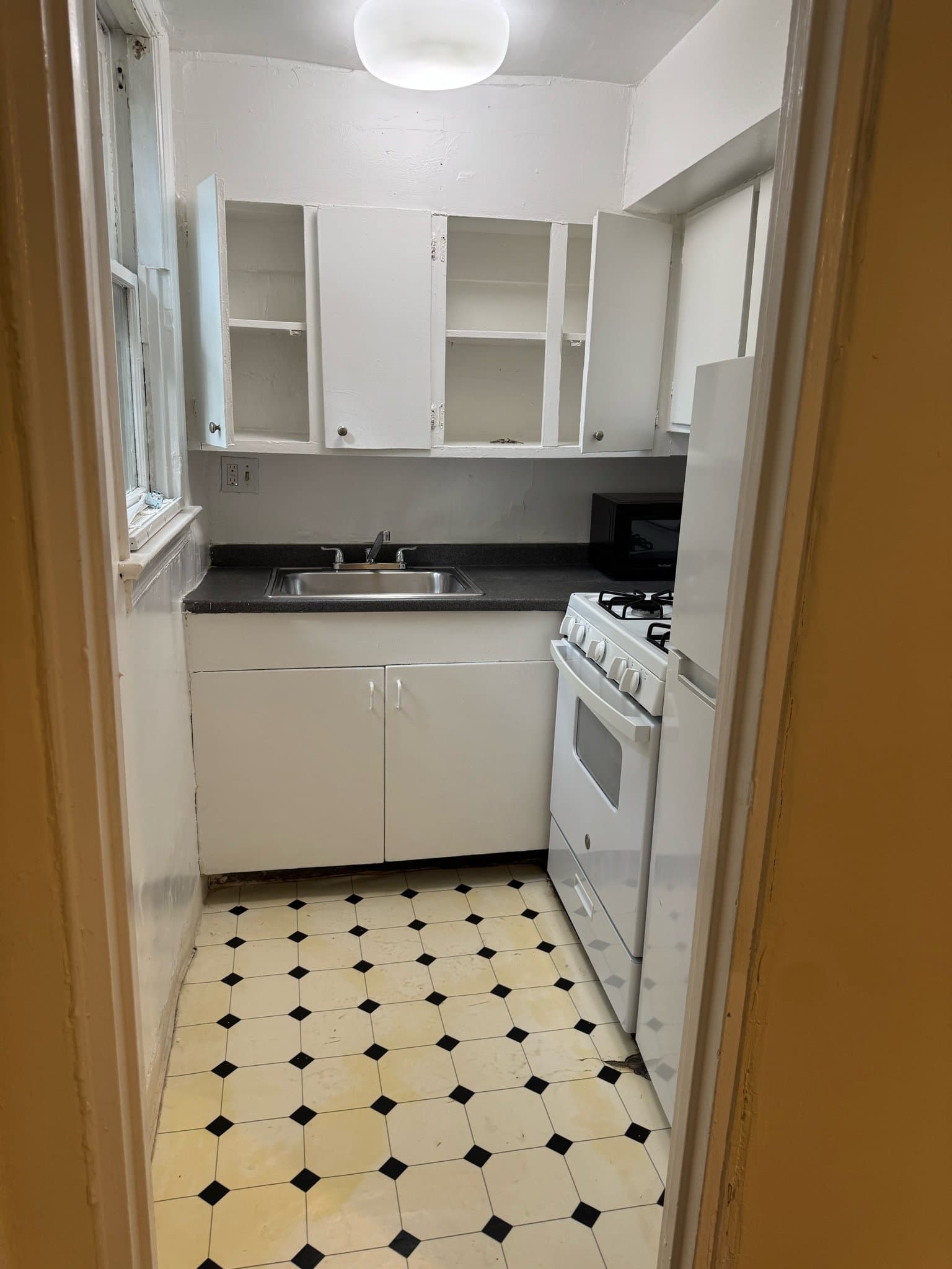 Washington Condo: 2716 Wisconsin Ave NW