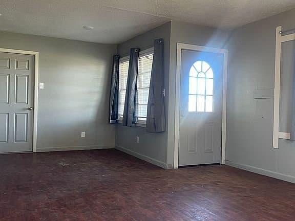 Dearborn House: 23052 Audette St