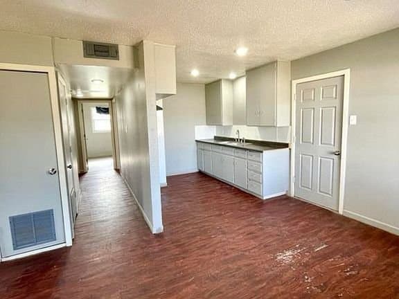 Dearborn House: 23052 Audette St