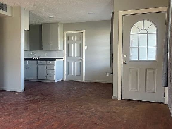 Dearborn House: 23052 Audette St