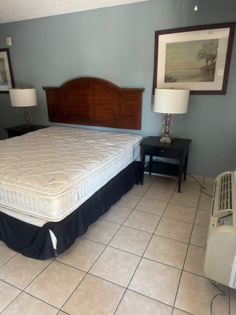 Las Vegas Apartment: 921 Las Vegas Blvd N