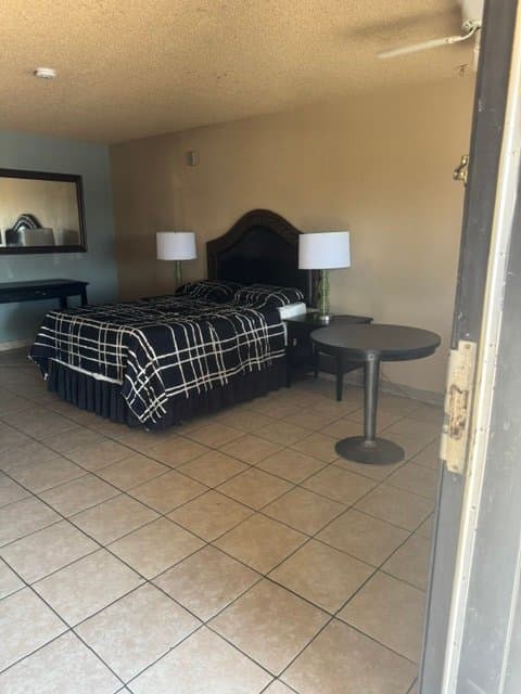 Las Vegas Apartment: 921 Las Vegas Blvd N