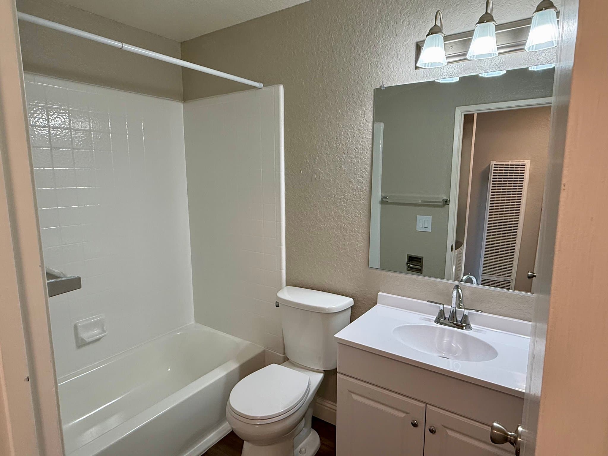 Livermore Apartment: 283 Junction Ave