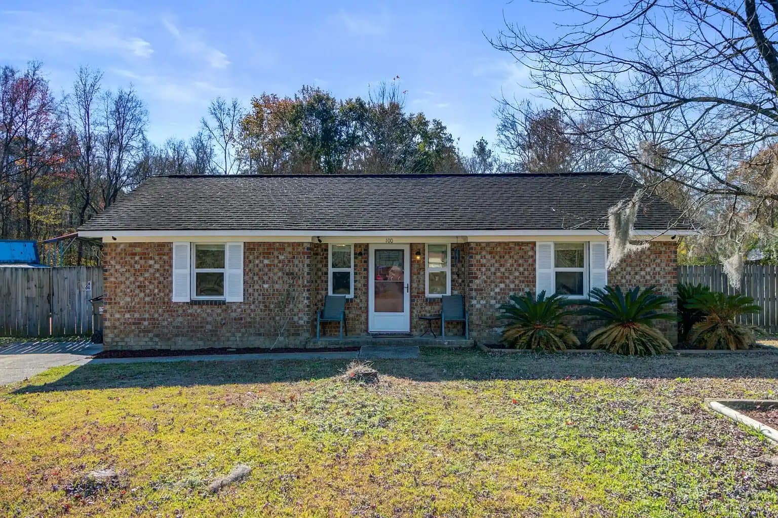 Summerville House: 100 John Court