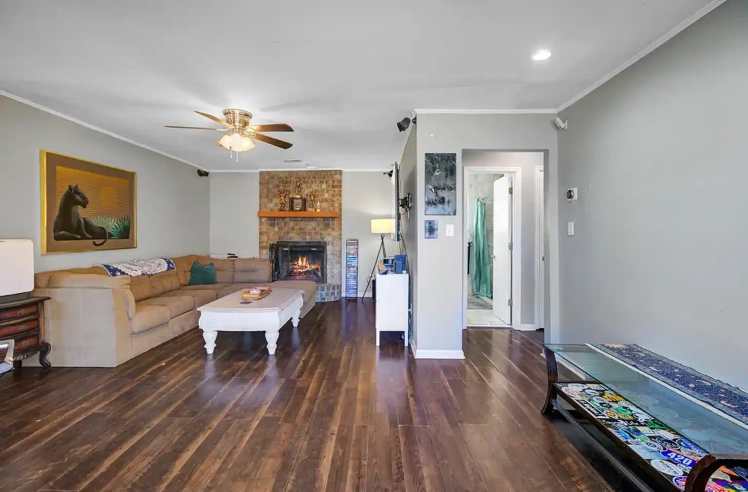 Summerville House: 100 John Court