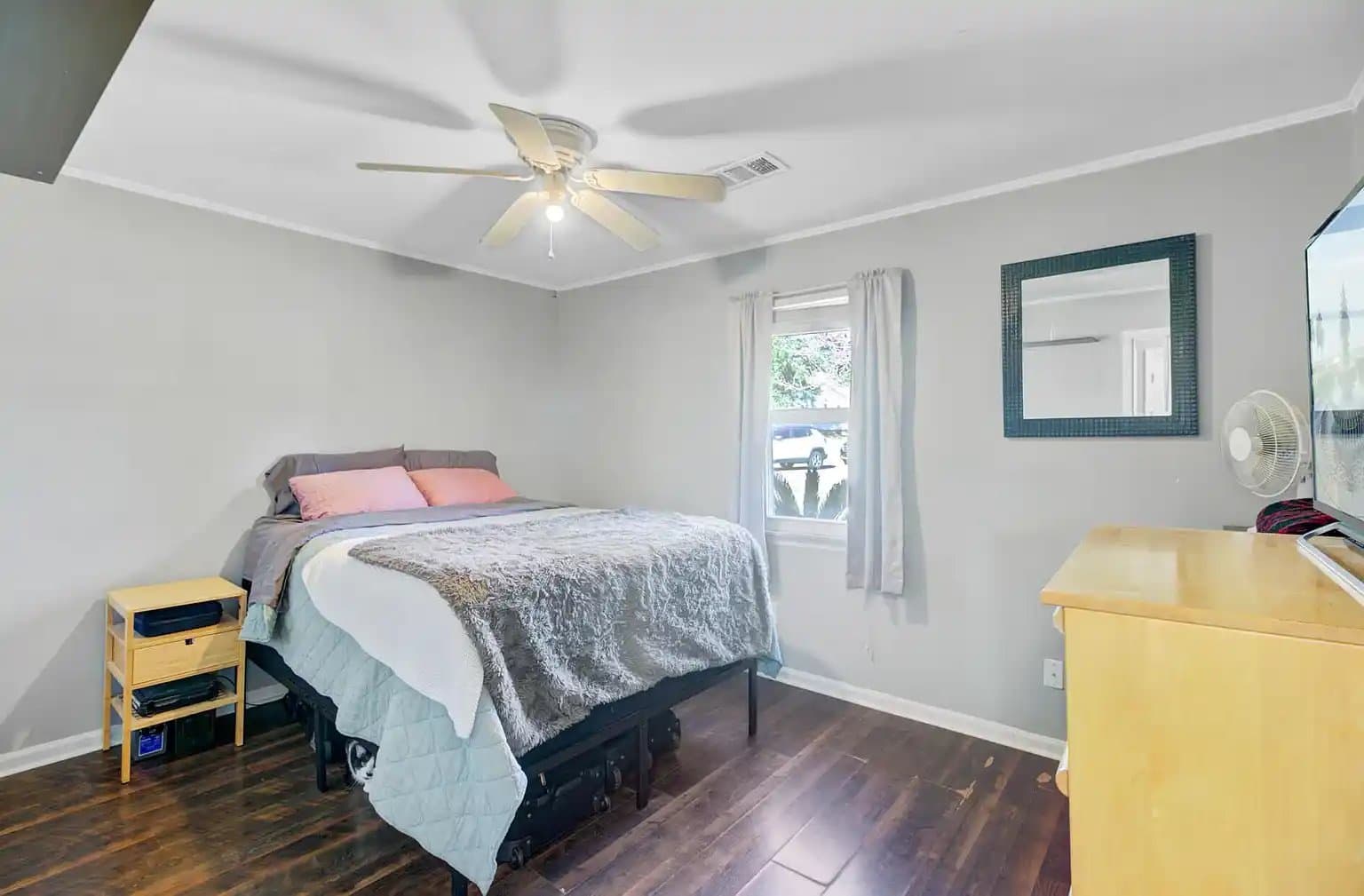 Summerville House: 100 John Court